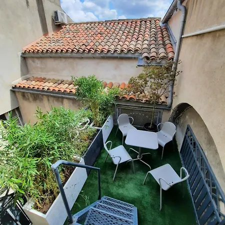 Aviator Apartment *